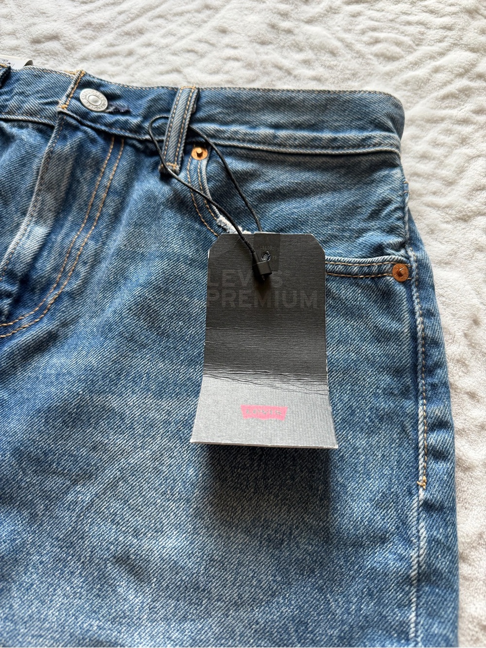 NWT Levi’s Premium Women’s Blue Denim Mini Skirt Size 29 100% Cotton - Picture 2 of 9